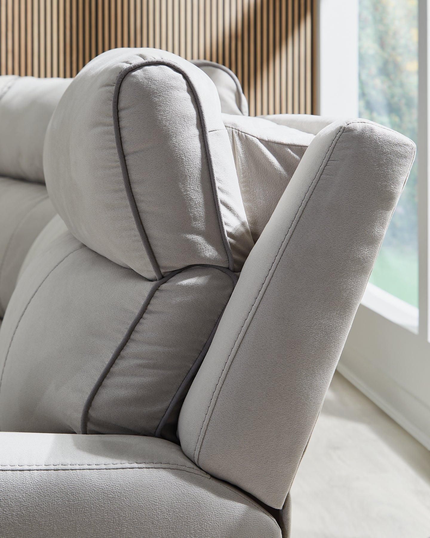 Social Pointe 6-Piece Reclining Sectional with Storage Console