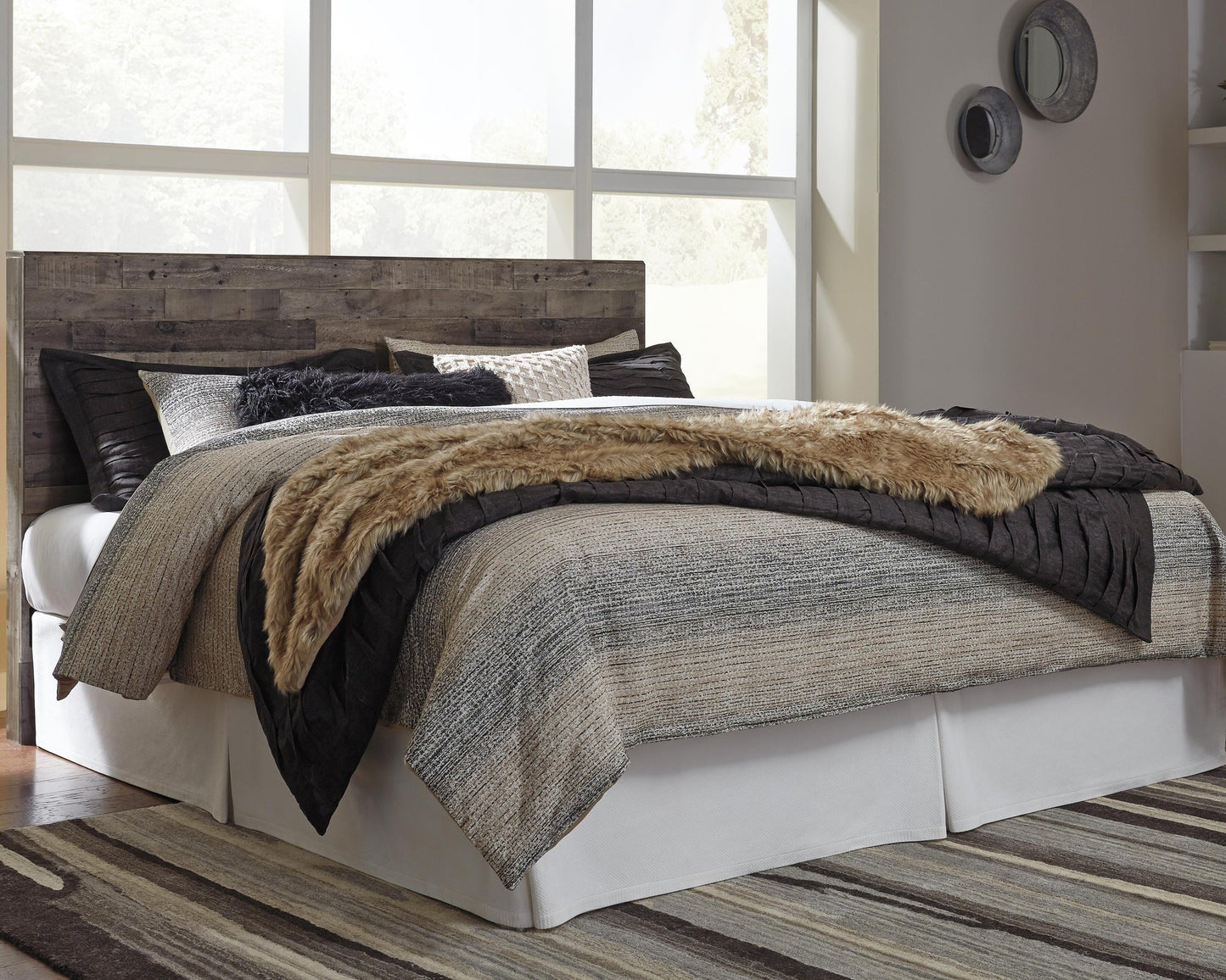 Derekson King Panel Headboard Bed with Mirrored Dresser